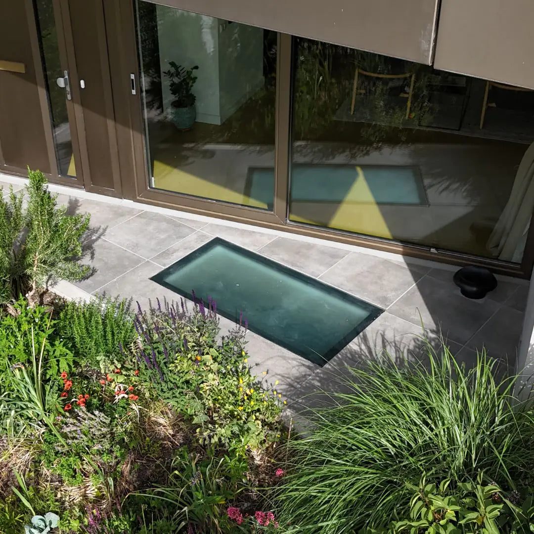 Video laden: Premium-Dachfenster, Oberlichter und Dachverglasungen von SkyGlas für Flachdachprojekte, Tageslicht und moderne Architektur