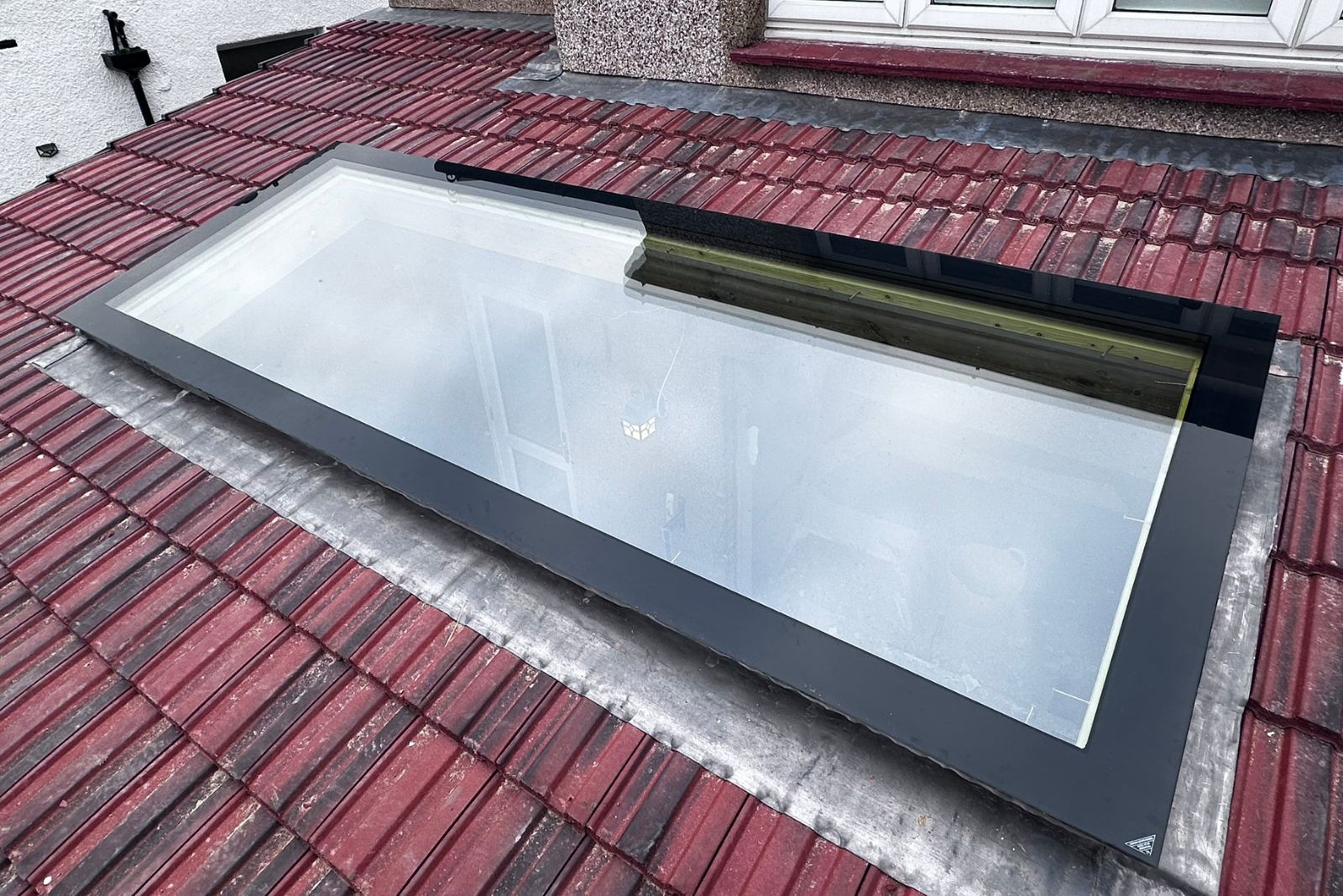 Dachfenster Schrägdach – rahmenlos – feststehend – 3-fach – 400 × 3000 mm – Detailansicht