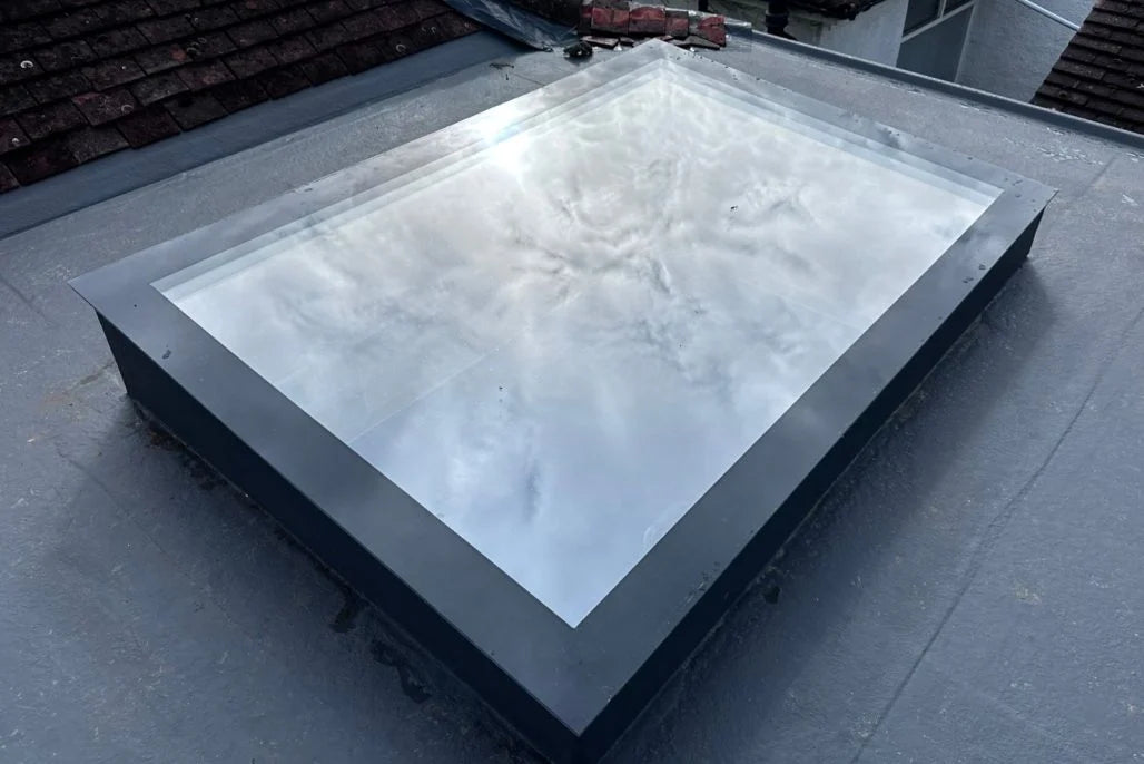 Dachfenster Flachdach – rahmenlos – feststehend – 3-fach – 300 × 300 mm – Detailansicht