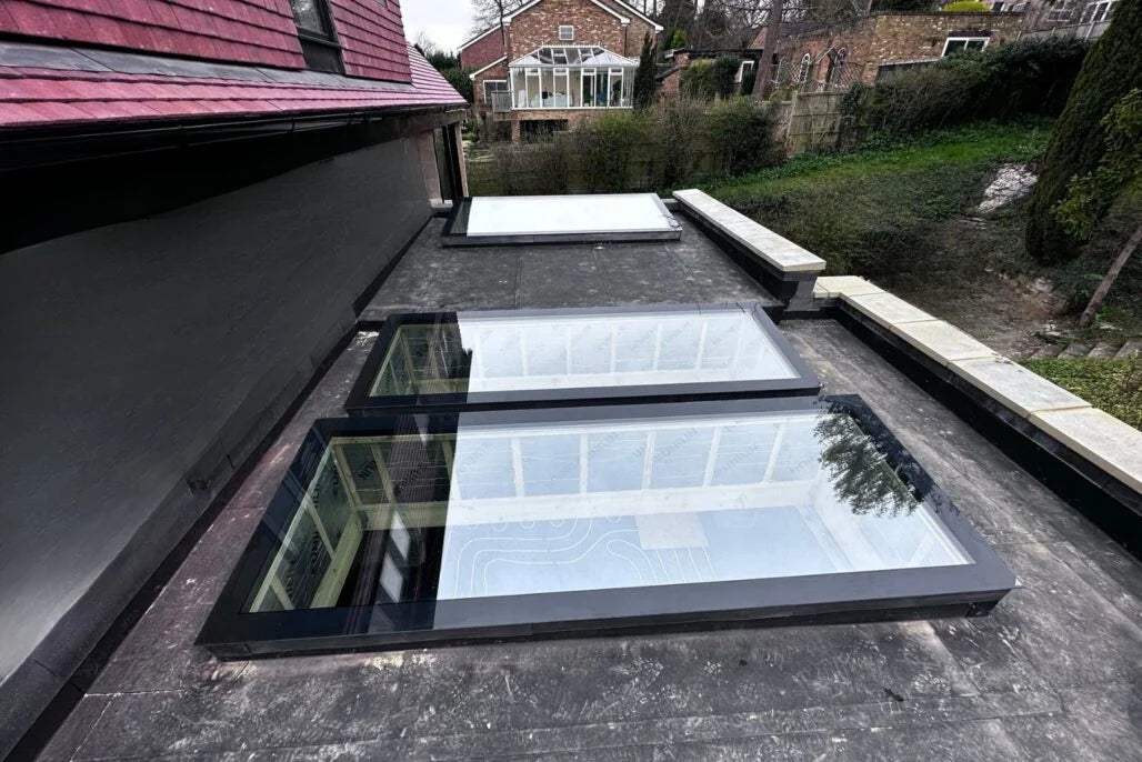 Dachfenster Flachdach – rahmenlos – feststehend – 3-fach – 400 × 2000 mm – Detailansicht